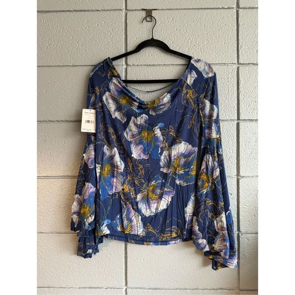 NWT Women’s Free People Printed Blue Bell Sleeve Birds of Paradise Top size L - Picture 2 of 4